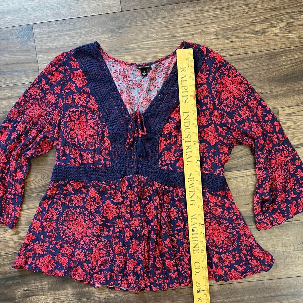 Torrid Shirt Red Blue Floral Lace Up Babydoll Top Tunic Crochet Size 2XL XXL - Picture 5 of 7